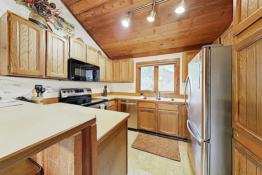 New Listing! Eagle Lodge Getaway W/ Pool & Sauna 2 Bedroom Condo