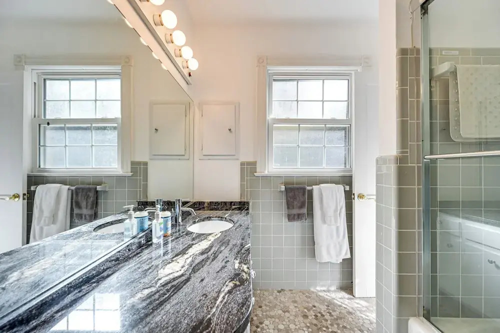 Walk to Beach! Old Naples Escape w/ Patio & Grill