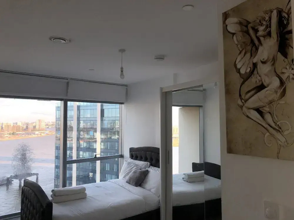 Stunning 1-bed Apartment in London With River View