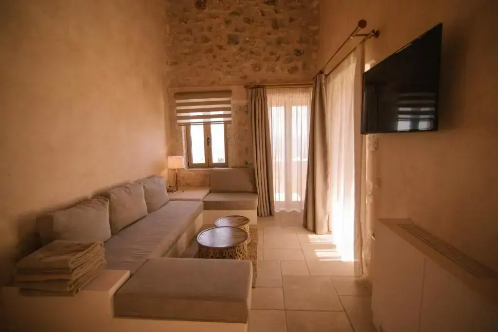 Mani Luxury Suites and Studios in Gytheio with Private Pools