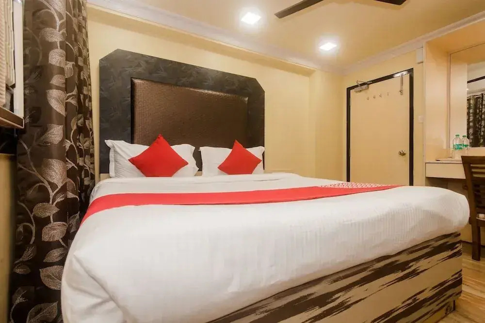Oyo 13675 Hotel Elegant