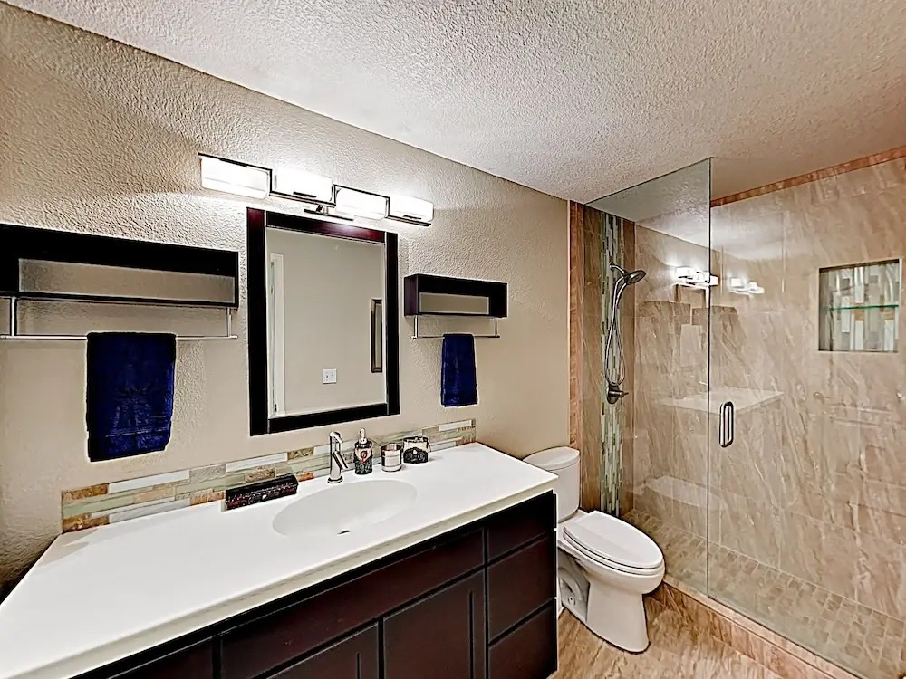 Walton Creek - Hot Tub, Near Slopes & Shuttle 2 Bedroom Condo