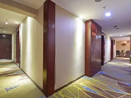 Chongqing Jinyue Bay Hotel（tushuguanditiezhanxinanyiyuandian）