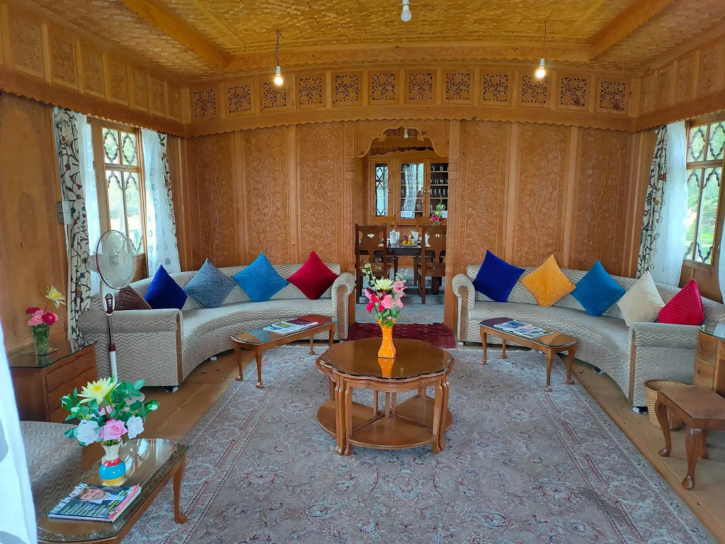 Khilona Group of Houseboat