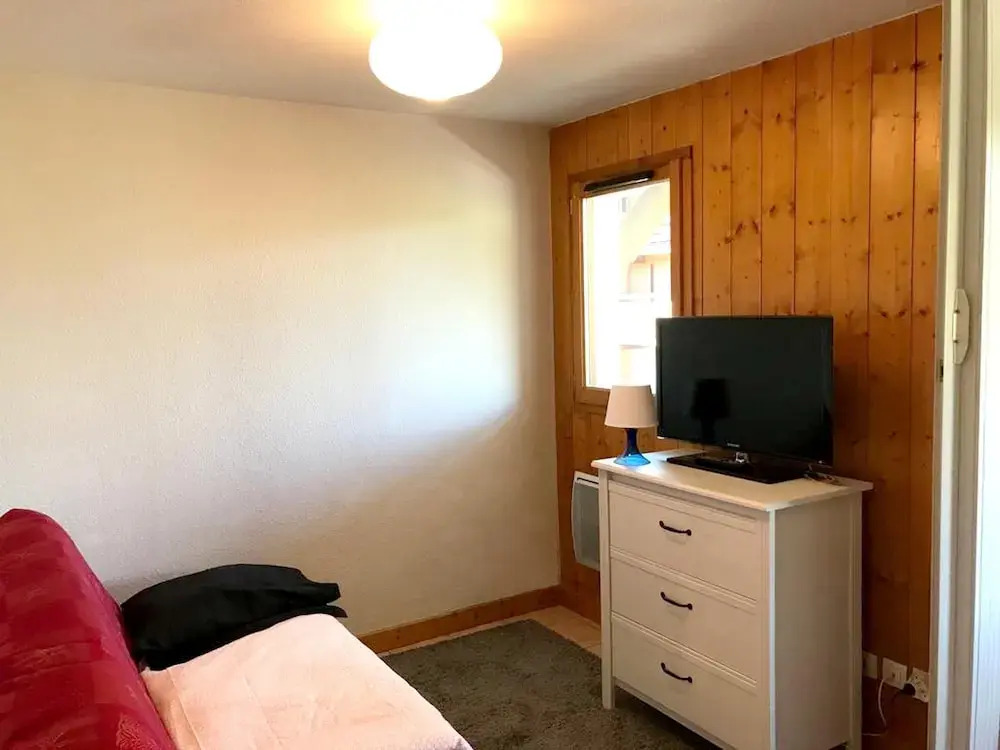 Apartment With one Bedroom in Les 2 Alpes, With Wonderful Mountain View, Furnished Terrace and Wifi - 1 km From the Slopes