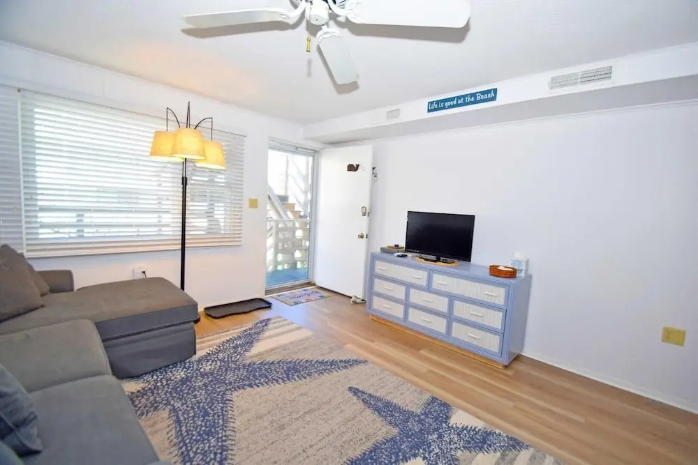 Old Wharf 15 1 Bedroom Condo by RedAwning