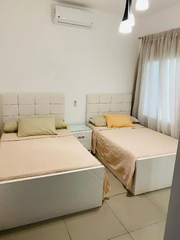 Lovely chalet 4- bedroom directly on the lagoon
