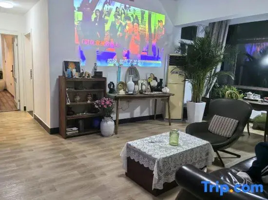 Lily Grocery Homestay (Taoxichuan Creative Plaza)