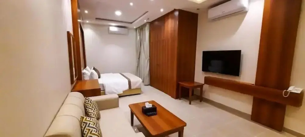 ملاذ راقي