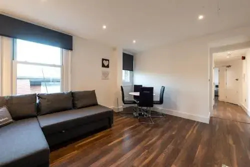 Parkside London Apartment (SS3)
