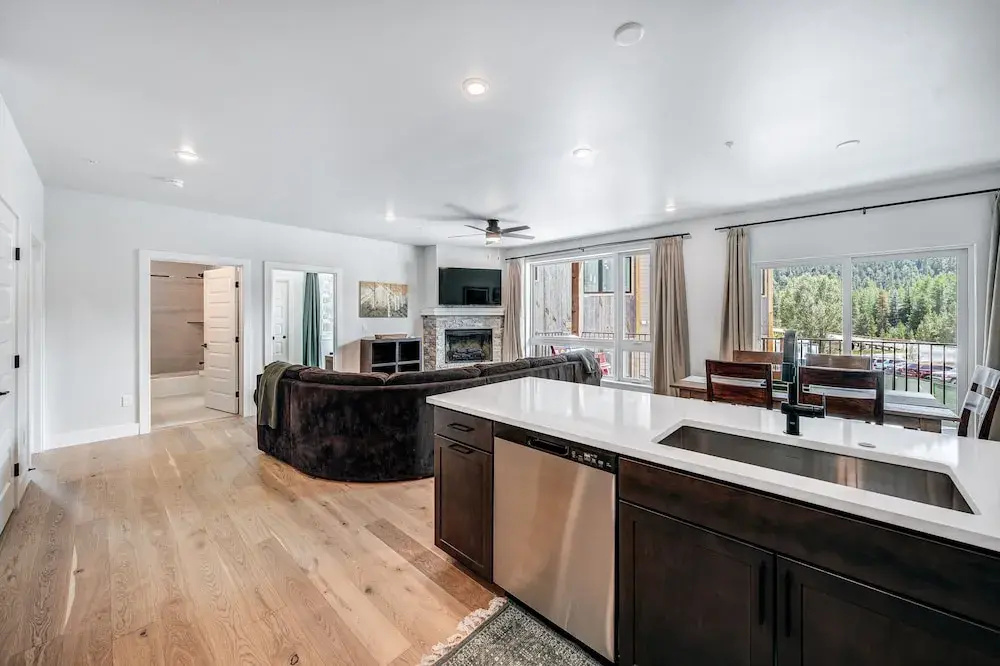 Spacious And Luxurious 2br Condo