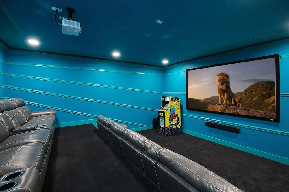 Sr011v: 9 Bed, Toy Story, Marvel- Avengers, Pool