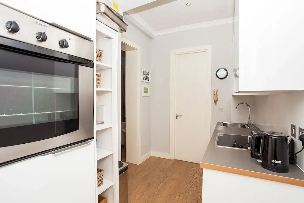 1 Bedroom Garden Apartment Near Gloucester Road Station