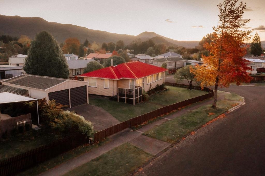 Alpine House Tongariro - Turangi Holiday Home