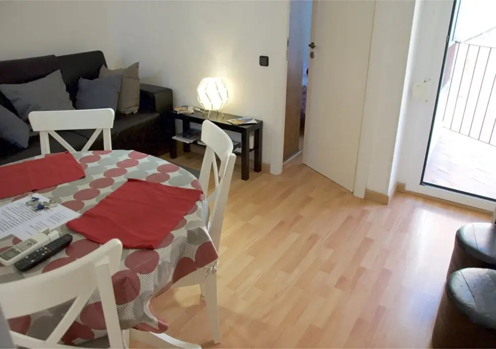 Nice Apartment La Sagrera - In a Very Quiet Area and Well Connected