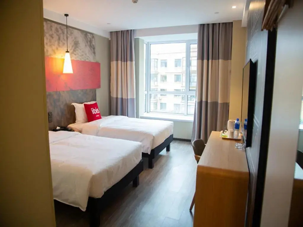 Huayi Collection Hotel (Harbin West Railway Station Hasi Wanda Branch)