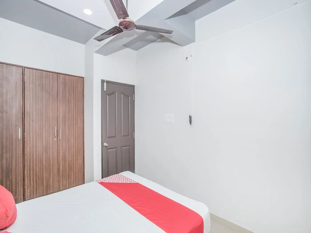 Hotel Saarang Forever