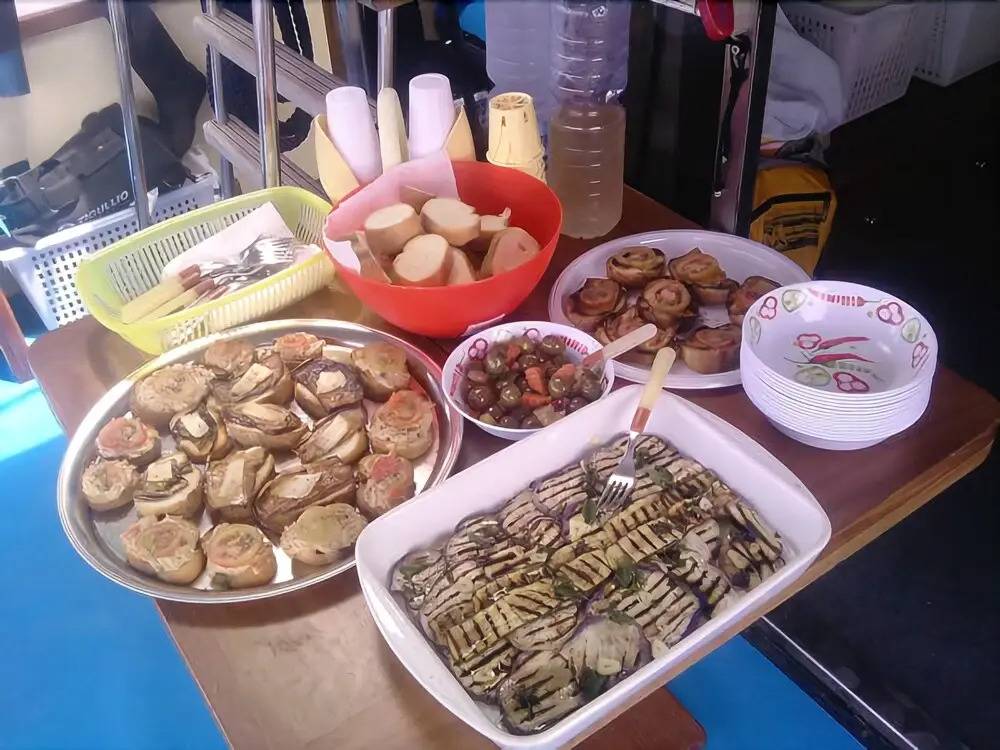 Boat and Breakfast - Mybubu