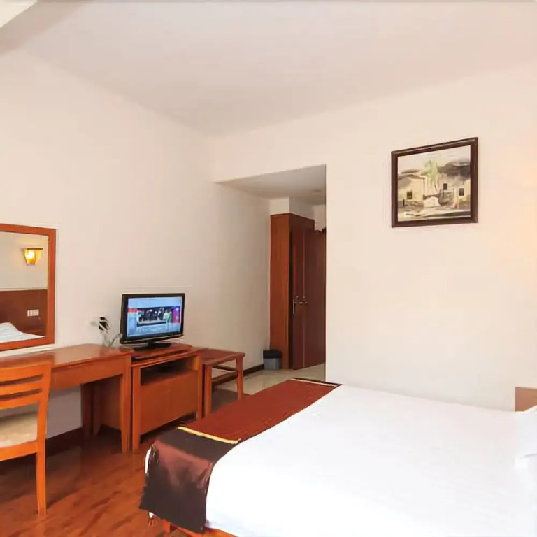 Yijie Holiday Chain Hotel