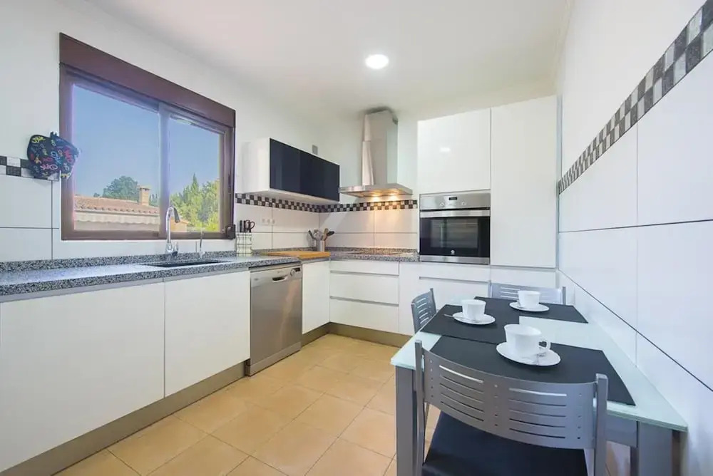 Villa - 4 Bedrooms with Pool and WiFi - 106405