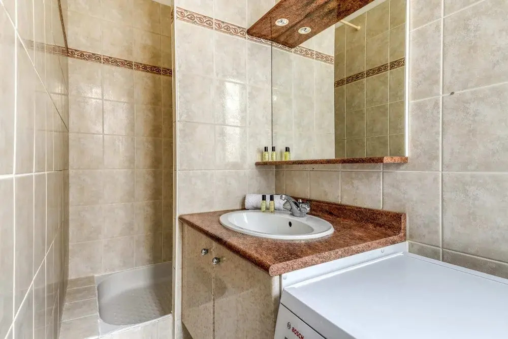 Bright and Homely Apartment in Batignolles