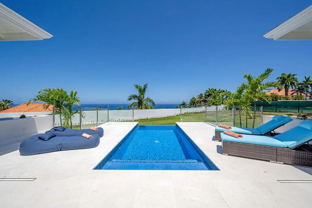 Hospitality Expert EL1 Private Pool Beach Chef
