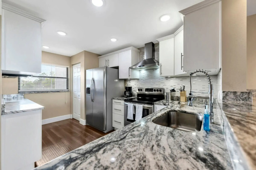 Cove Cay 2bd - 5 Star Amenities on the Golf Course