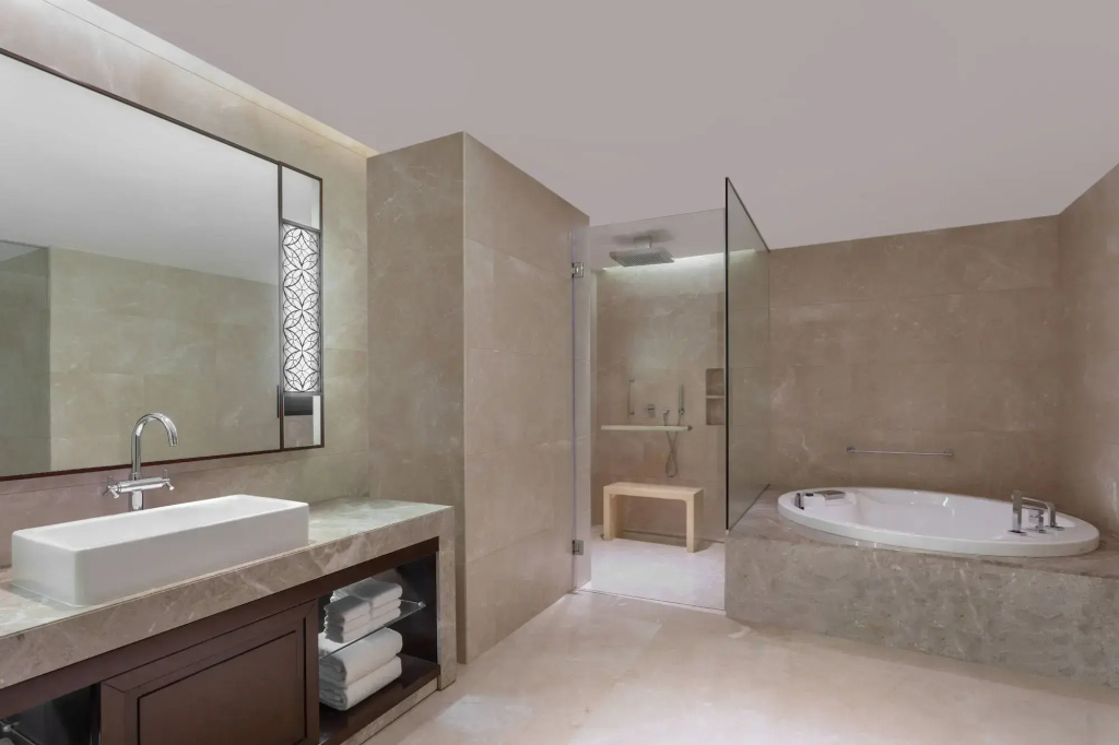 Kochi Marriott Hotel, LuLu International Shopping Mall