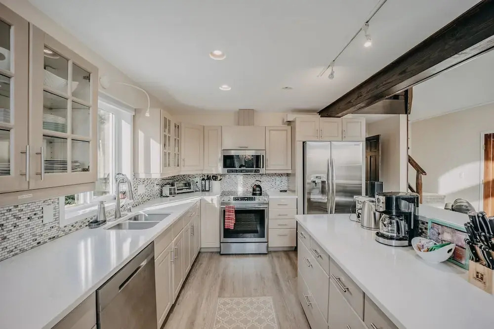 80mbr - Hot Tub - Wifi - BBQ - Wood Stove - Sleeps 7!