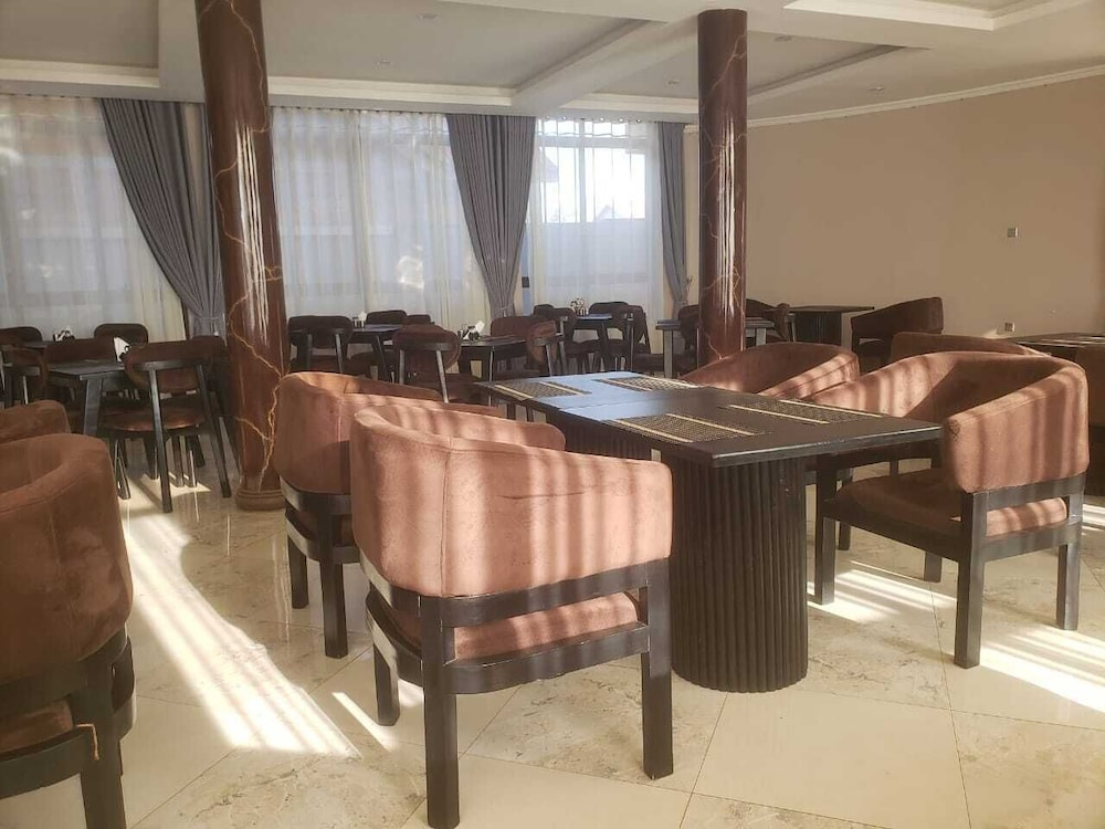 Chevas Hotel