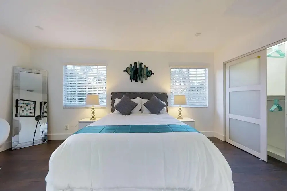 Beautiful Hollywood Beach 4 BR Home W Heated Pool