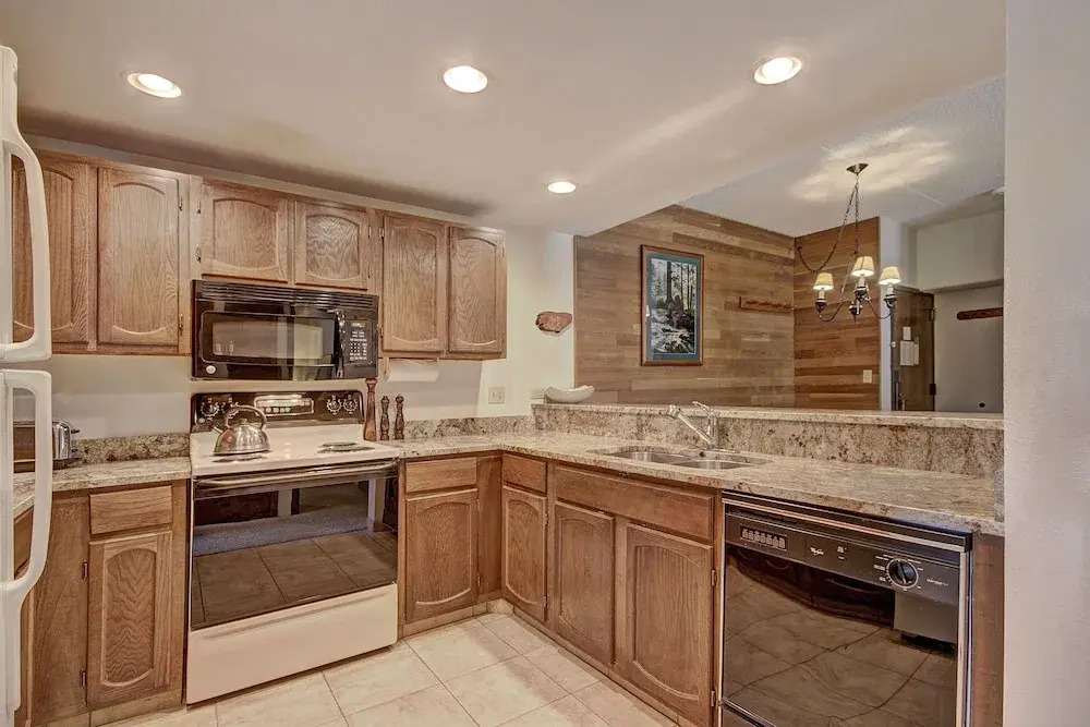 Warm 1br Slopeside Escape - Steps To Main St + Winter Fun! 1 Bedroom Condo by RedAwning