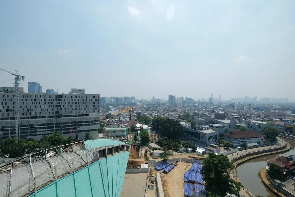 Homey And Comfy Studio Room At Menteng Park Apartment