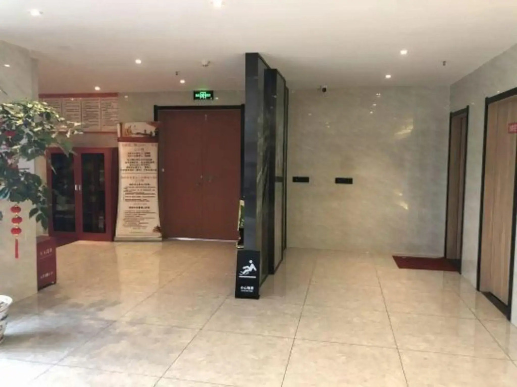 GreenTree Zhixuan Hotel (Jiujiang Linjiang Grand Market)