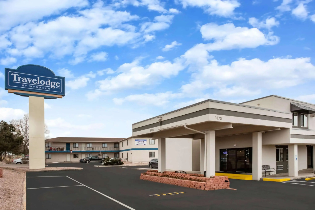 Travelodge by Wyndham Colorado Springs Airport - Peterson SFB