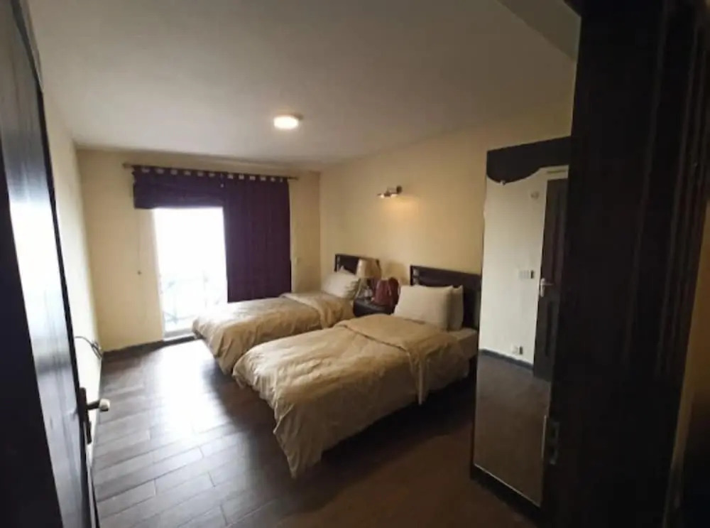Summit Hotel