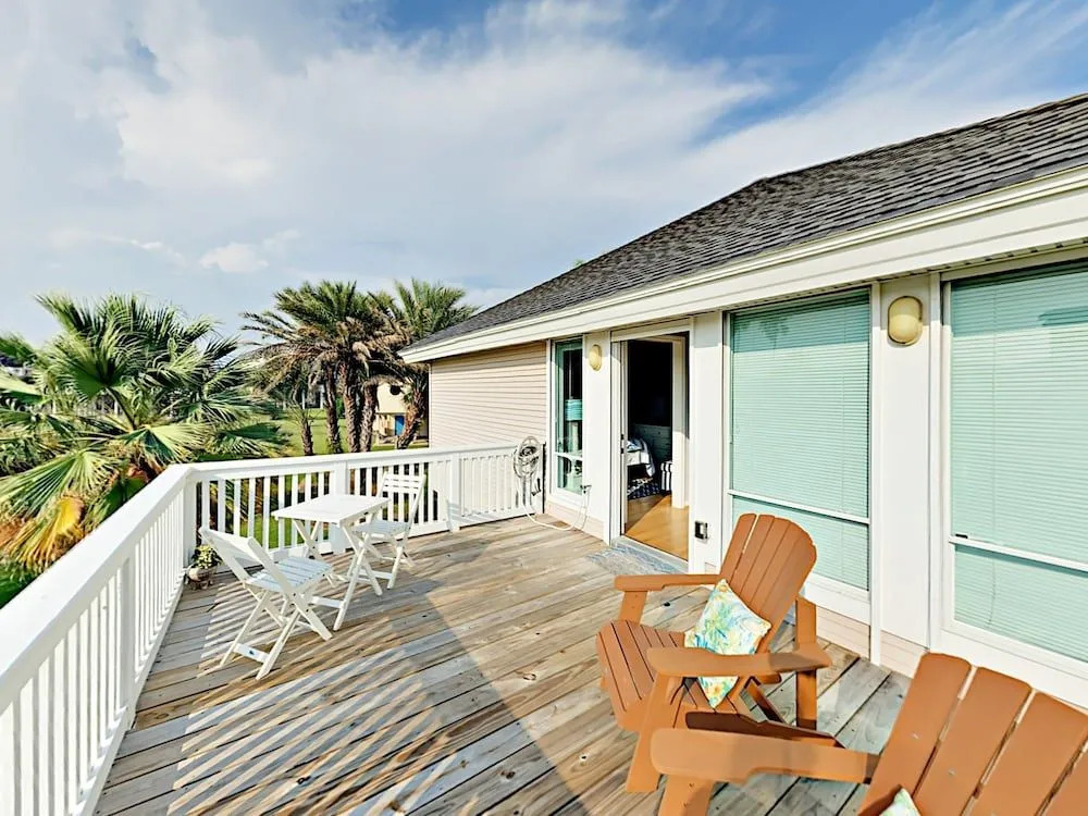 4131 Spoonbill Ln Home - 4 Br home by RedAwning