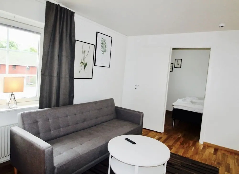 Easy Livin Apartment Hotel