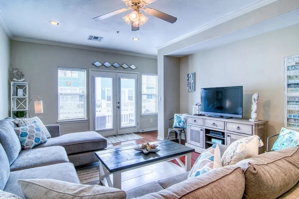 Shoreline Dreams - 3 Br Condo