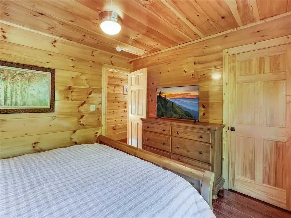 Splash of Moonshine - Two Bedroom Cabin