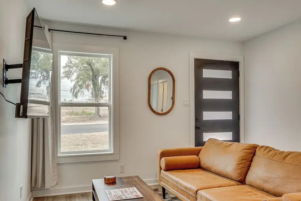 Near Historic Georgetown Square! Updated Home