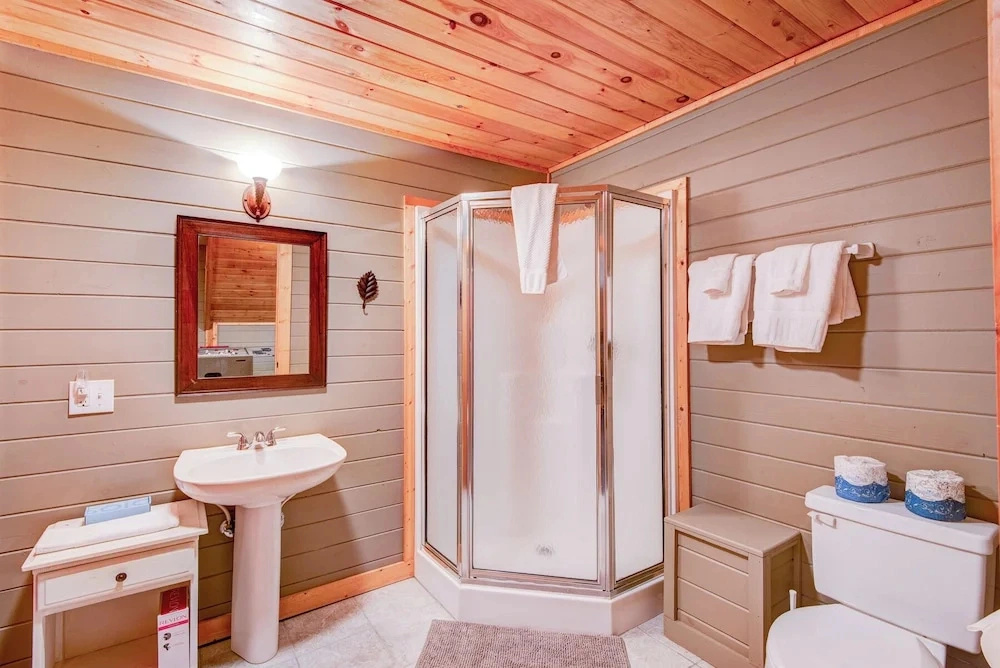 Bucks Cabin - Minutes From Downtown, pet Friendly