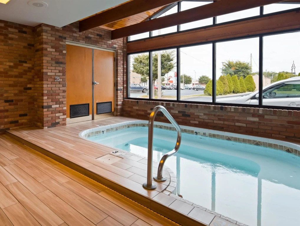 Best Western Falcon Plaza - Bowling Green