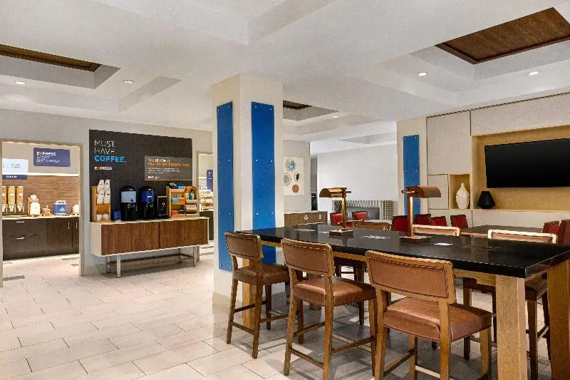 Holiday Inn Express Hotel & Suites Shawnee I-40 by IHG