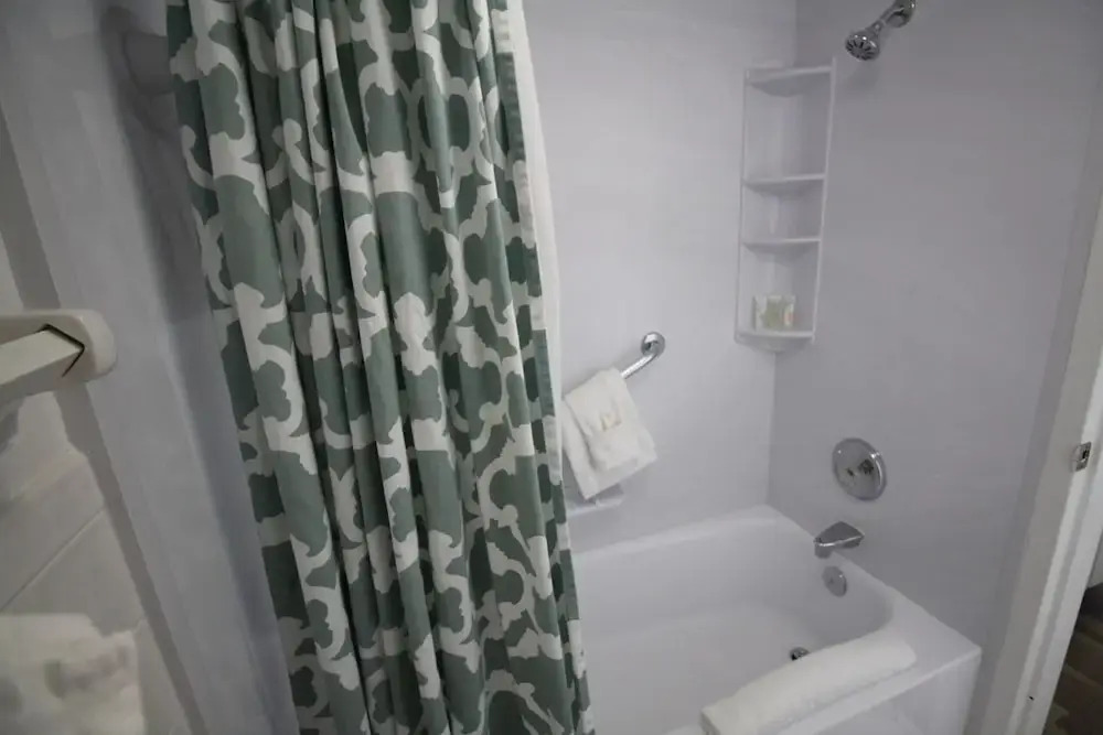 Cozy 5th Floor Waterview Condo