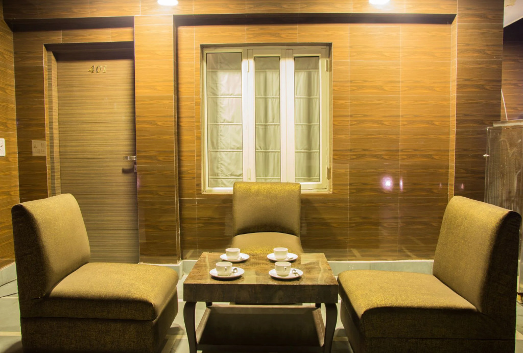 Hotel Pawan Plaza - Near BLK and Ganga Ram Hospital - Karol Bagh
