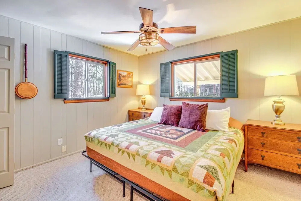 Secluded Cabin w/ Furnished Deck in Scenic Pinetop