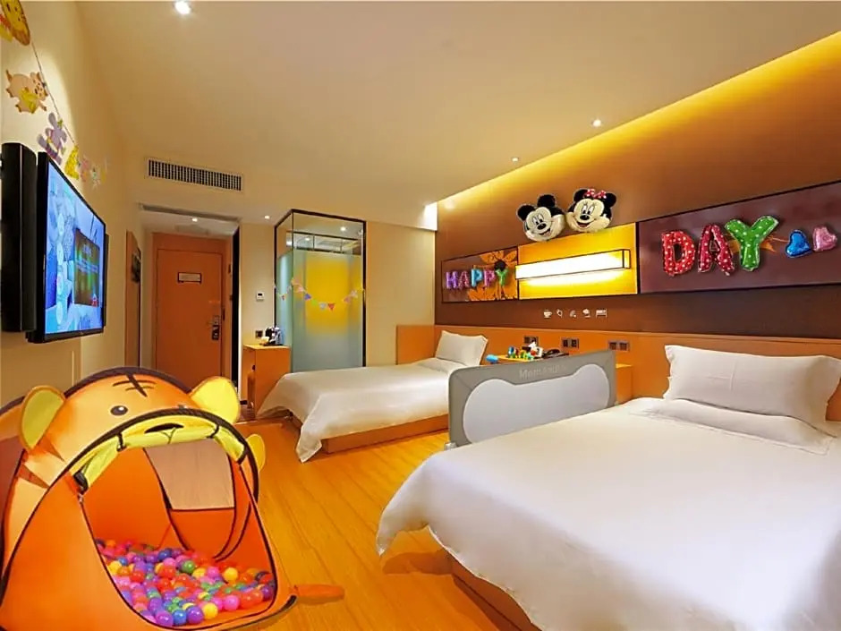 IU Hotel Chongqing Xiushan Passengers Transport Center