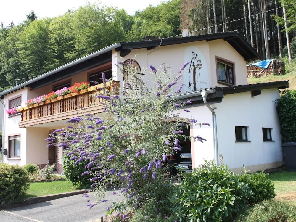 Einladende Ferienwohnung in Muellenborn Eifel
