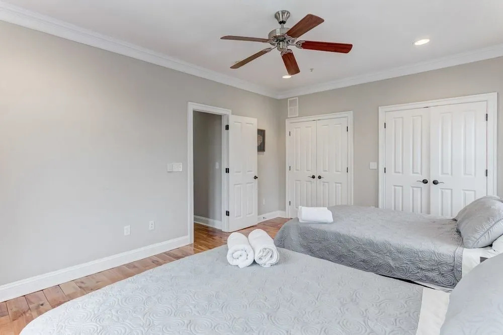 Upscale Home Near Harbor W/2cargarage&rooftopdeck
